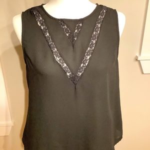 Lace-detailed tank top